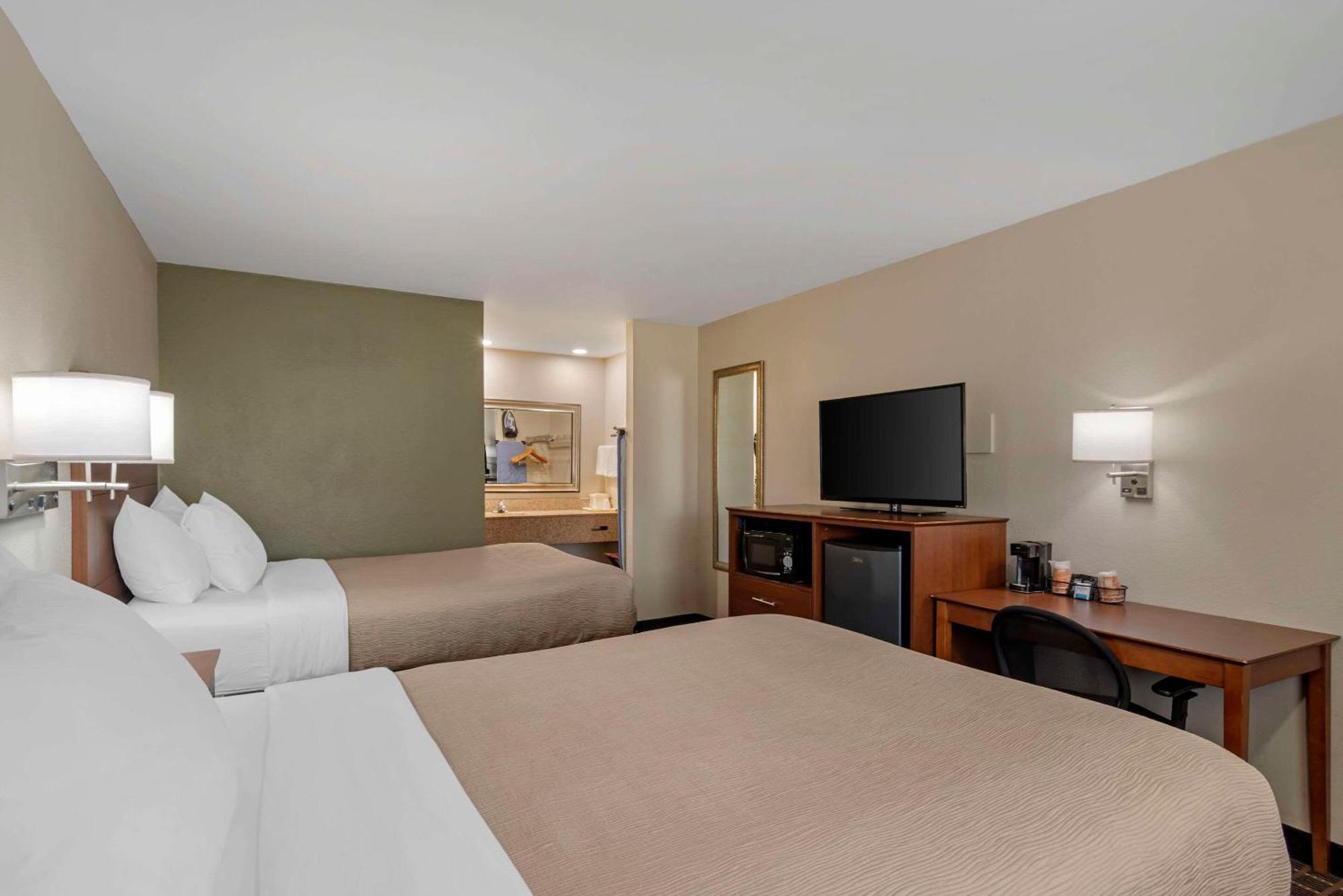 Quality Inn & Suites Morrow Atlanta South Exterior photo