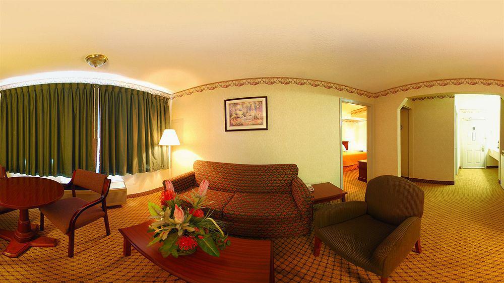 Quality Inn & Suites Morrow Atlanta South Exterior photo